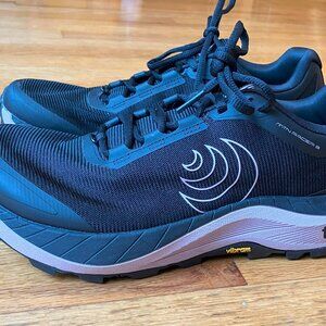 Topo Athletic MTN Racer 3 Women's Trail Running Shoes 7.5 Black/Mauve